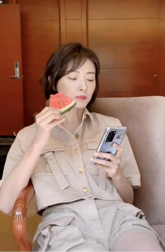 万茜在线吃瓜,揭秘娱乐圈幕后故事